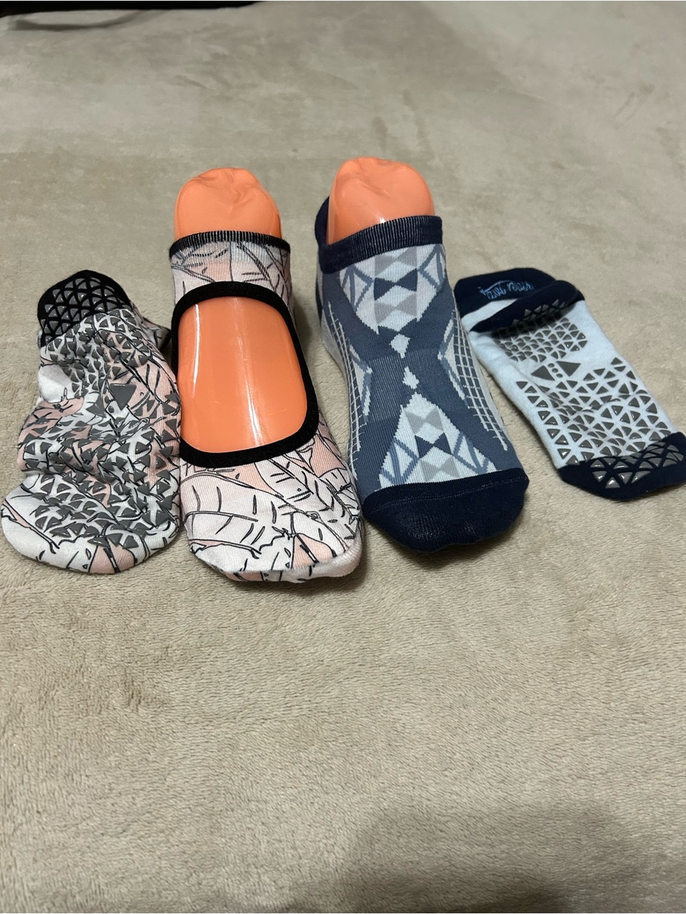 Tavi Nori Grip Socks set of 2 Sz Small Shoe Size 6-8 Non Slip Pilates Yoga Barre
